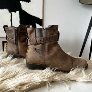 Clarks Zip Moto Boots in Brown — Size 9